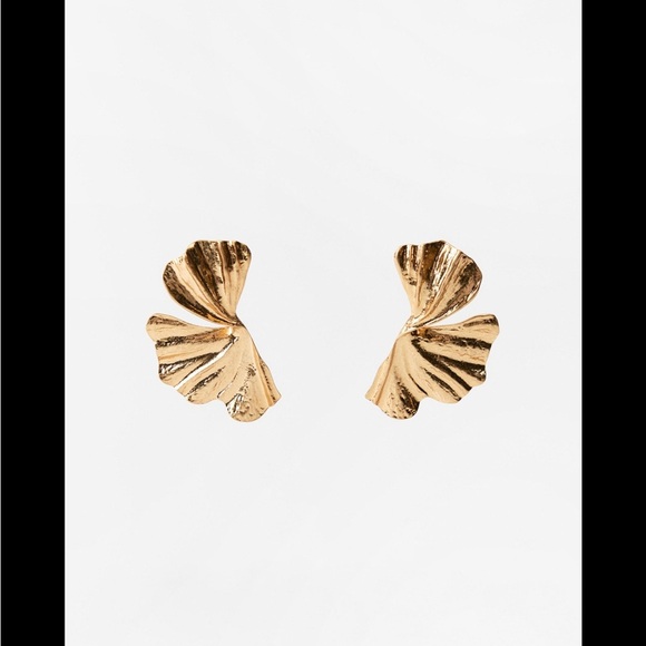 Zara Jewelry - Zara fan gold earrings